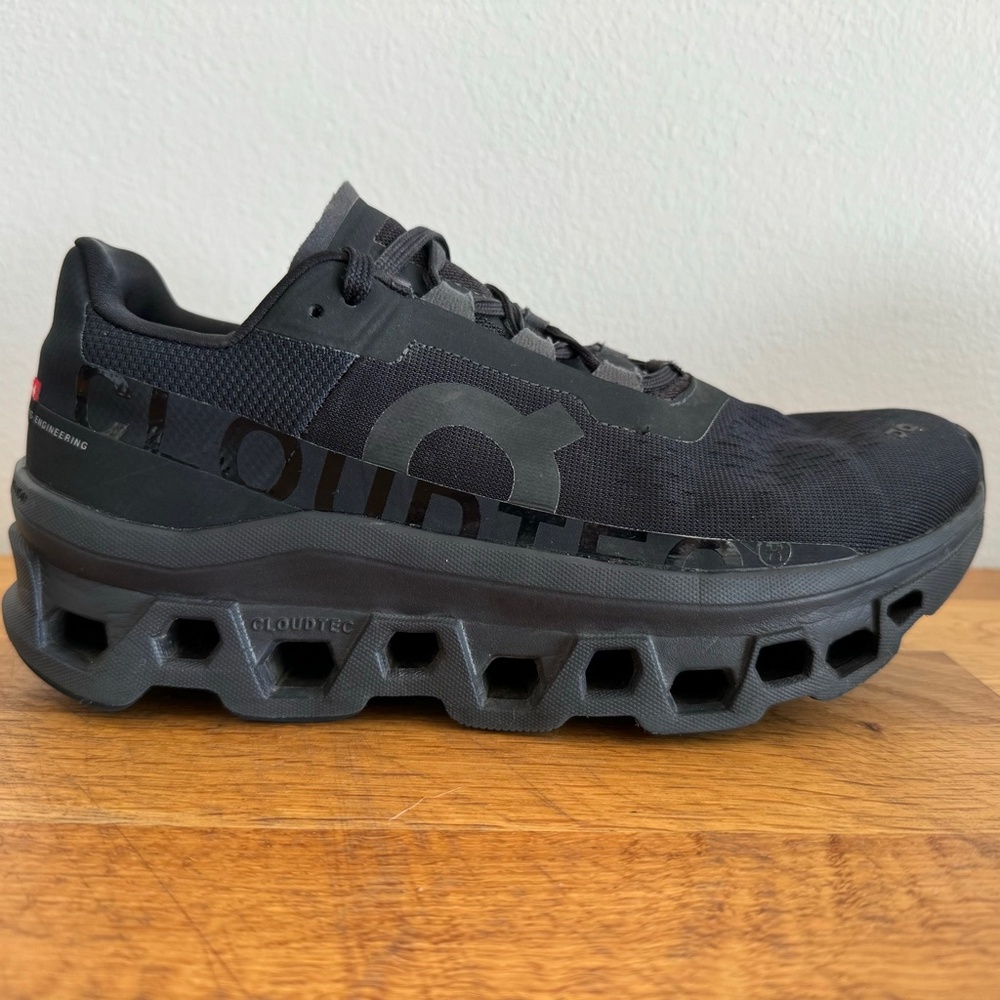 On Running Cloudmonster Men's 7, Women's 8.5